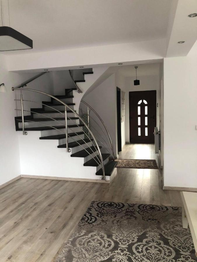 Holiday Luxury Villa With Private Garden Şelimbăr Bagian luar foto