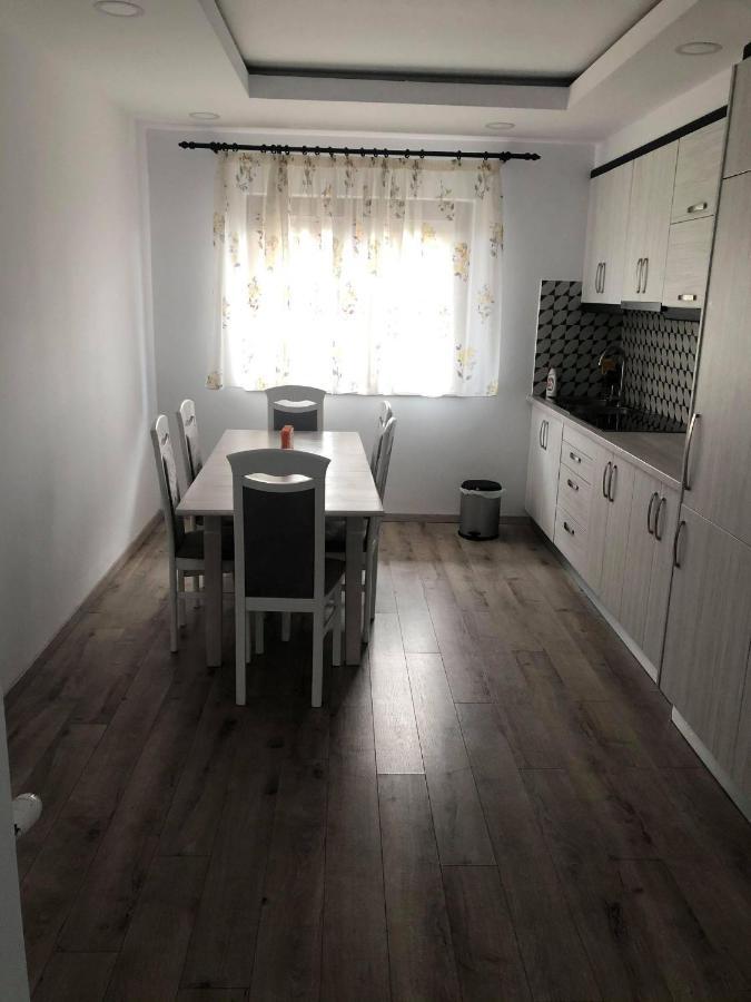 Holiday Luxury Villa With Private Garden Şelimbăr Bagian luar foto