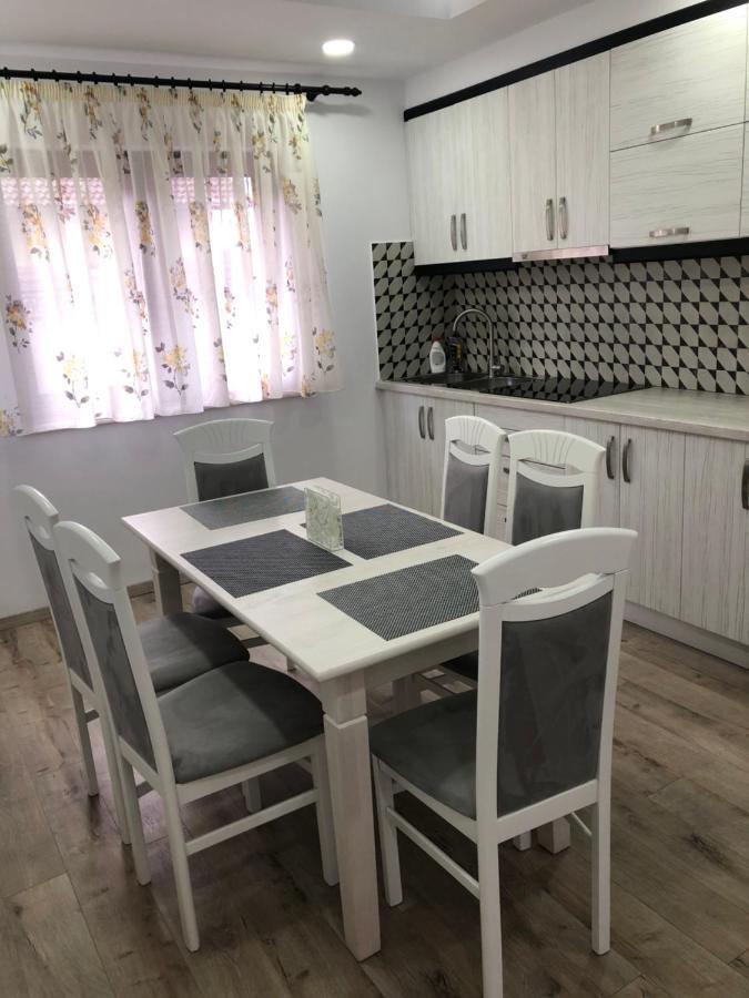 Holiday Luxury Villa With Private Garden Şelimbăr Bagian luar foto
