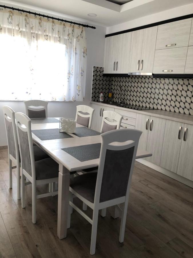 Holiday Luxury Villa With Private Garden Şelimbăr Bagian luar foto